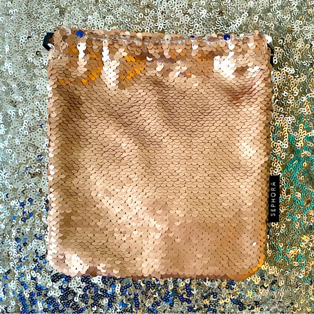 NWT🌟SEPHORA BRONZE DRAWSTRING POUCH 
🌟INCLUDING 2 GIFTS 🎁 🎁 SEPHORA BOX INCLUDED